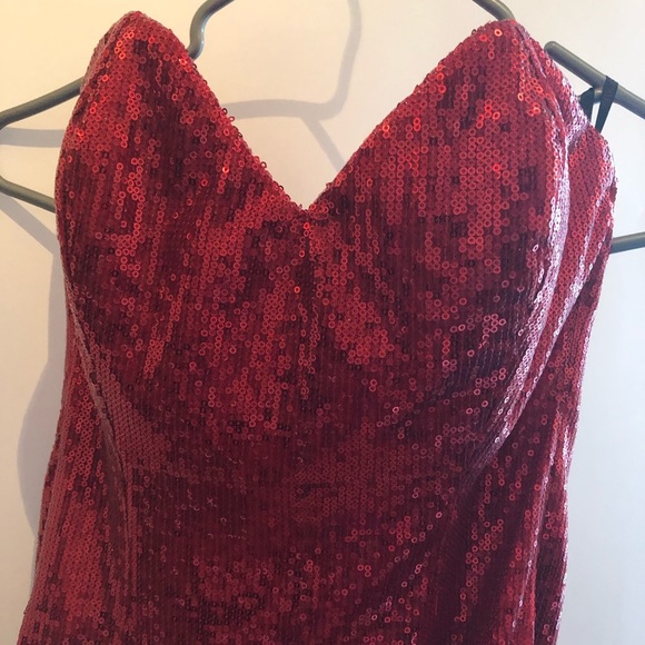 Red Glamorous gown with corset. - Picture 5 of 8